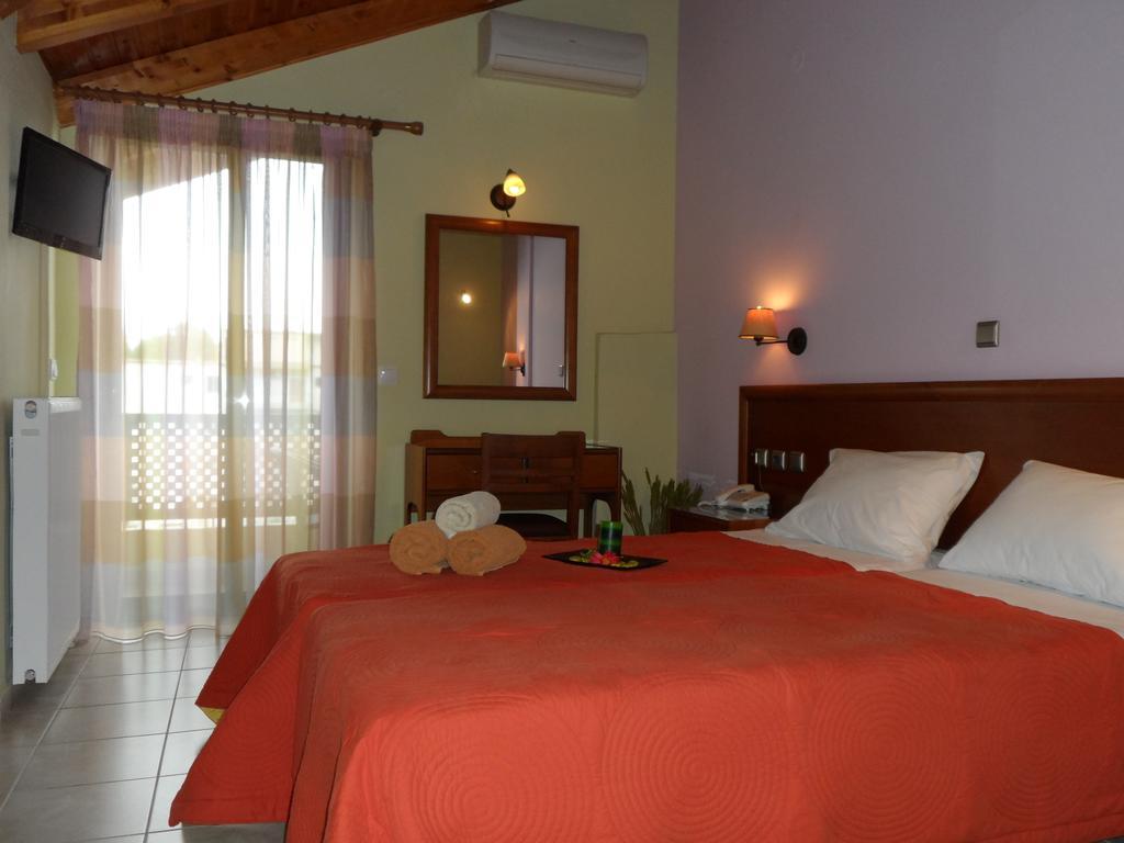 Hotel Prigipikon Suites And Sofites Loutra Ipatis Eksteriør bilde