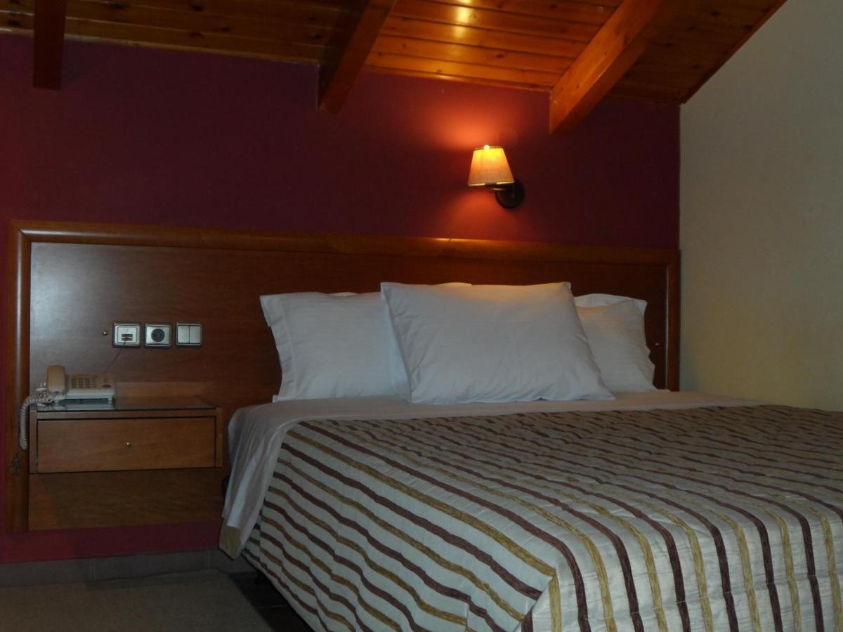 Hotel Prigipikon Suites And Sofites Loutra Ipatis Eksteriør bilde