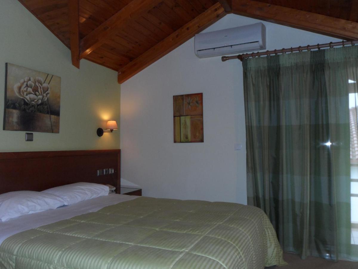 Hotel Prigipikon Suites And Sofites Loutra Ipatis Eksteriør bilde