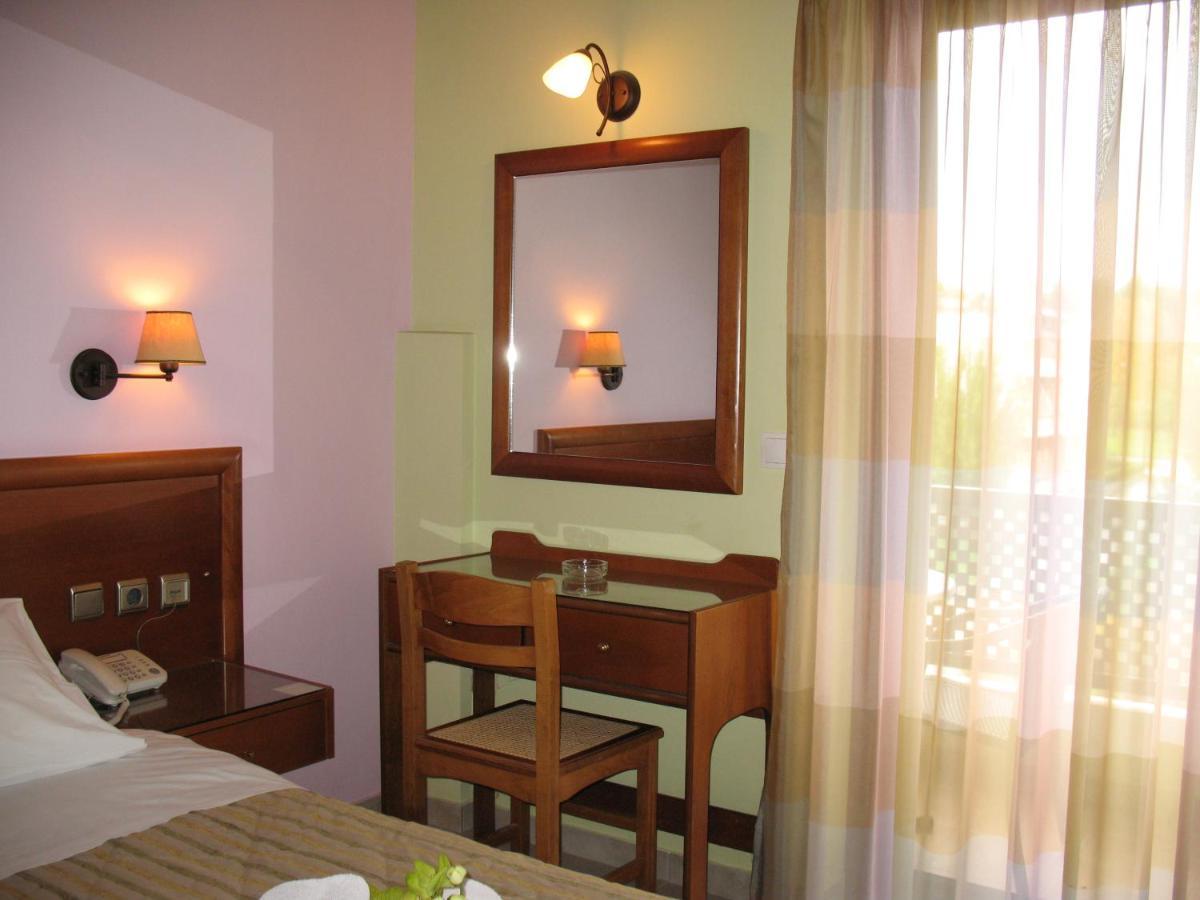 Hotel Prigipikon Suites And Sofites Loutra Ipatis Eksteriør bilde