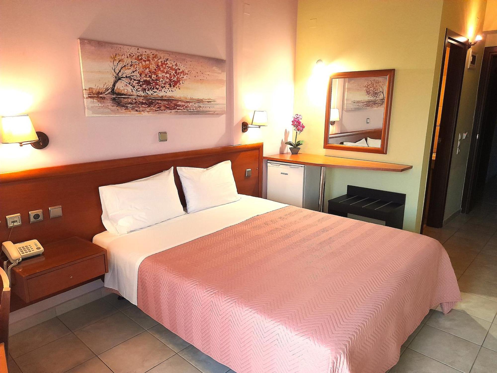 Hotel Prigipikon Suites And Sofites Loutra Ipatis Eksteriør bilde